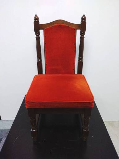 アンティーク家具　王様の椅子