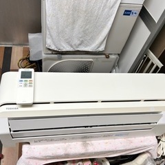 TOSHIBA 冷暖房エアコン 4.0k 標準の設置まで致します。