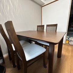 【使用期間約2年】茶色のダイニングテーブル＋椅子4つ