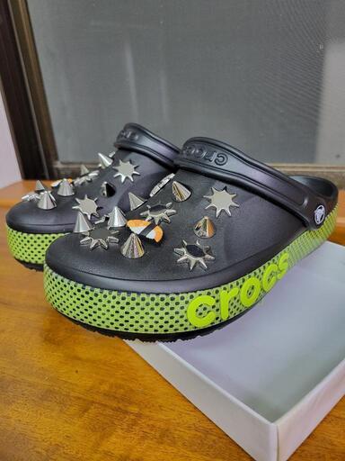 クロックス　crocs　サンダル　ジビッツ付き　26㎝　美品(ほぼ未使用)