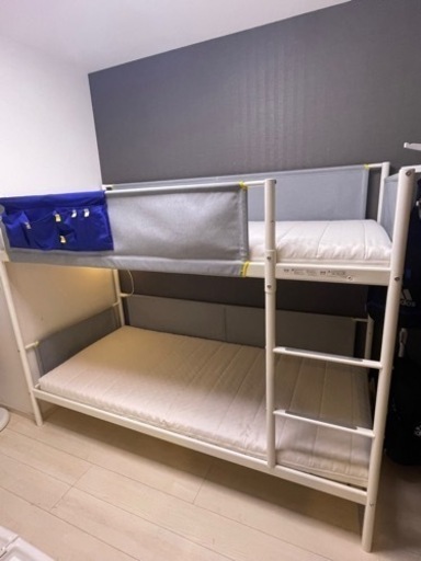 IKEA イケア の人気二段ベッドVITVAL（ヴィトヴァル）マットレス2枚とベッドポケット付き