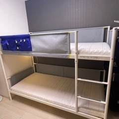 IKEA イケア の人気二段ベッドVITVAL（ヴィトヴァル）マットレス2枚と 