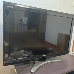 2010年製アウア　32型液晶テレビ