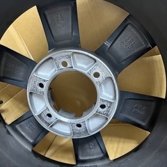 プラドに履いてました。(センターキャンプ、ナット無し)