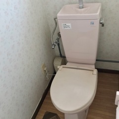 トイレ　ウォームレット　便器便座は綺麗です　修繕にいかがですか？