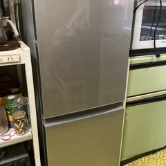  2ドア冷蔵庫右開きアクアAQR-13H（126L、シルバー）