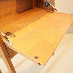 karimoku(カリモク家具)よりQT2811 ウォールナット材 ドレッサー。鏡や 