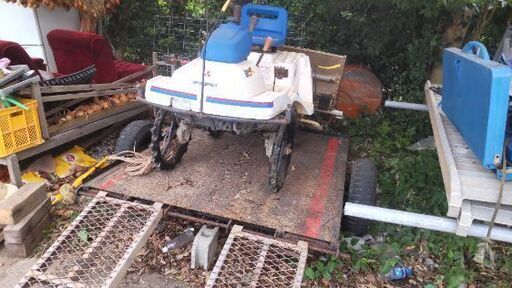 コンバインカーとおまけの田植機