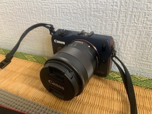 ミラーレス一眼　EOS M 1万2千円　（値引き不可）