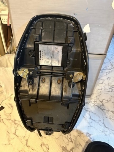 ゼファー400 オオカワラクダシート ゼファー400 ラクダタックロール