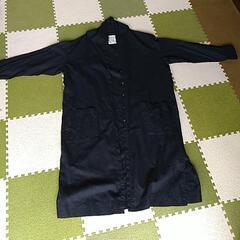 黒の羽織りコート