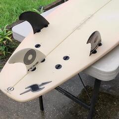 サーフボードBYRNE5.11ショート