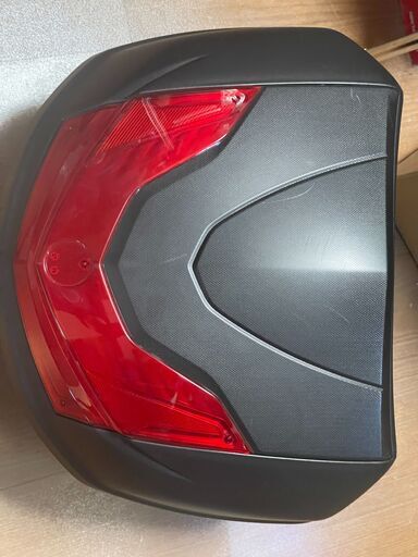 GIVI ユーロヤマハトップケース 39L ユニバーサルプレート・鍵付き GIVI ユーロヤマハトップケース 39L ユニバーサルプレート・鍵付き