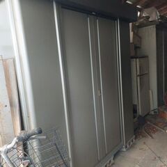 大きいサイズの物置（一旦締め切ります）