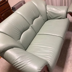 応接セット引き取り手決まりました。、ありがとうございました。