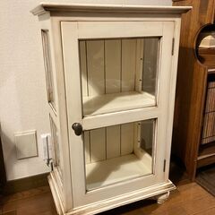 old maison オールドメゾン ガラス キャビネット 輸入家具 コレクションケース 飾り棚 フレンチシャビーシック ヴィンテージ アンティーク ディスプレイ 什器