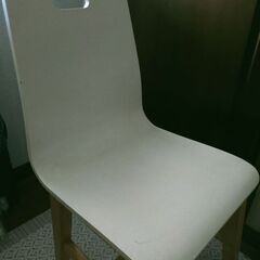 あげます!!白い椅子1脚。