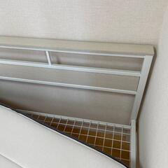 ダブルベッドのフレーム、マットレス