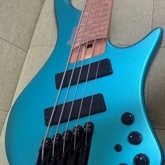 アイバニーズ　ヘッドレス　ベース　新品同様　5弦