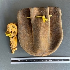 骨董 アンティーク 根付（ねつけ）と牛革袋