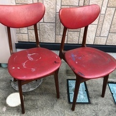 無料　赤い椅子　二脚
