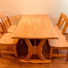 【お取引先決定】安定感のあるテーブルと椅子のセット