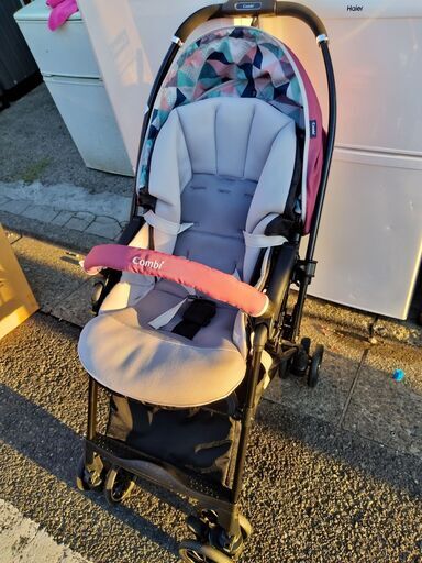 【極美品】コンビ ホワイトレーベル スゴカルα 4キャス Light エッグショック HT（ネイビー）