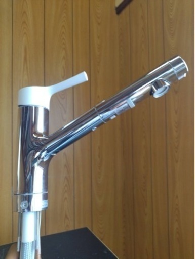水栓金具 TOTO TKS05306J 台所用水栓 シングル混合水栓 ハンドシャワー 吐水切り替えタイプ 樹脂ハンドル キッチン水栓 キッチン用品 大阪