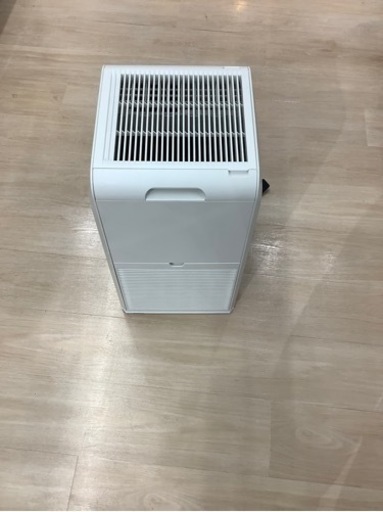 DAIKIN のストリーマ空気清浄機です