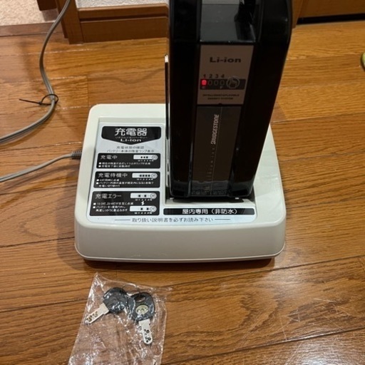 ヤマハ電動自転車用バッテリー （品番X83-33）鍵2つ 充電器 - その他