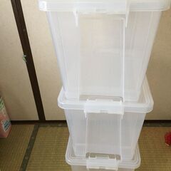 ダイソーの500円収納箱3箱+ニトリ・組み立てローテーブル