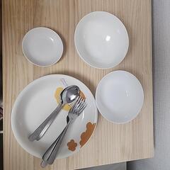 食器x4(小皿含め)  スプーンx2 フォークx3
