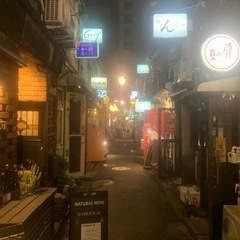 本日20時以降で新宿ゴールデン街で飲める方！