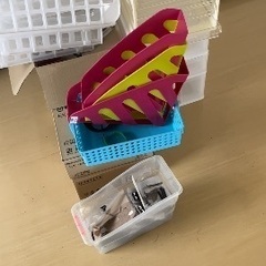 プラスチック什器あげます