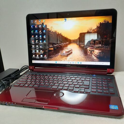 【取り置き中です】FUJITSU　LIFEBOOK　15インチ　i7　8GB　SSD（256）　Office2021　ブルーレイ　カメラ　Wi-Fi　テンキー付き　Windows11　②