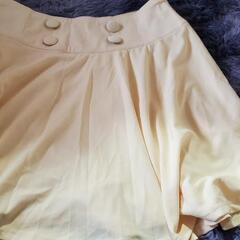 新品未使用(元値3500円の品)スカート。大きいサイズ