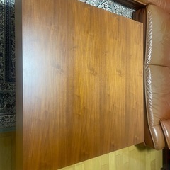 【急募、特価】定価5万正方形テーブル定価1m×1m 