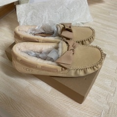 UGG W DAKOTA LETHER BOW