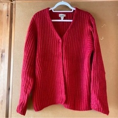 赤のセーター 古着