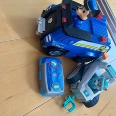 パウパトロールラジコン(青い方)とエベレストの玩具