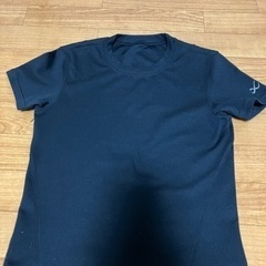 cw-xの黒Tシャツ