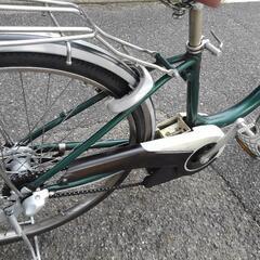 中古自転車２６７１　ヤマハ　２６インチ　３段ギヤ　ダイナモライト　アルミフレーム　キッキーと音がならない後輪ローラーブレーキ
＊元電動自転車をバッテリー・スイッチ類を外して出品しました。普通に走行できます！通常より少しお安くしています。
錆びにくい部品：ハンドル・リム・ドロヨケ・前かご・前ブレーキ・クランク・リヤキャリア 中古自転車2671 ヤマハ 26インチ 3段ギヤ ダイナモライト