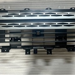 デリカD5 P(ホワイトダイヤモンド)フロントグリル 新車外し品