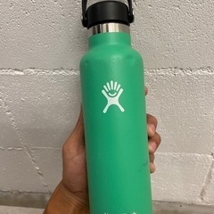 Hydro flaskの水筒。621ml. ライトグリーン
