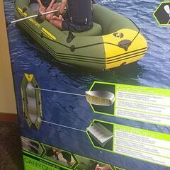 湖　秋の紅葉に、ゴムボート　ブラックバス釣りに。　プール海水浴用品。