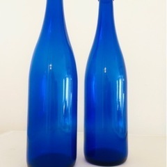 ブルーのボトル2本