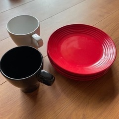 IKEAのマグカップ　　赤いお皿