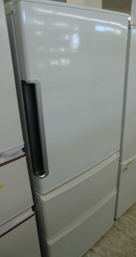 AQUA　３ドア冷蔵庫　AQR-271F（W)-1　2017年製　272L