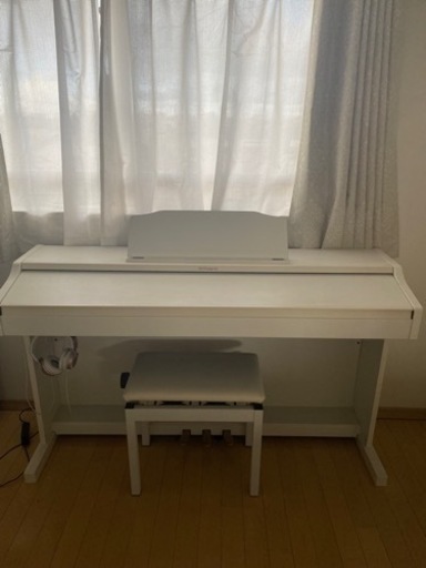 [交渉中]ローランド電子ピアノ白　16年製