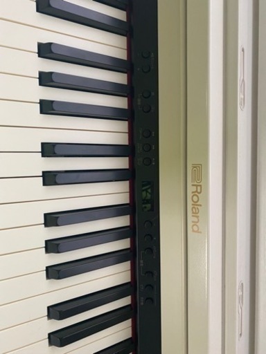 [交渉中]ローランド電子ピアノ白　16年製